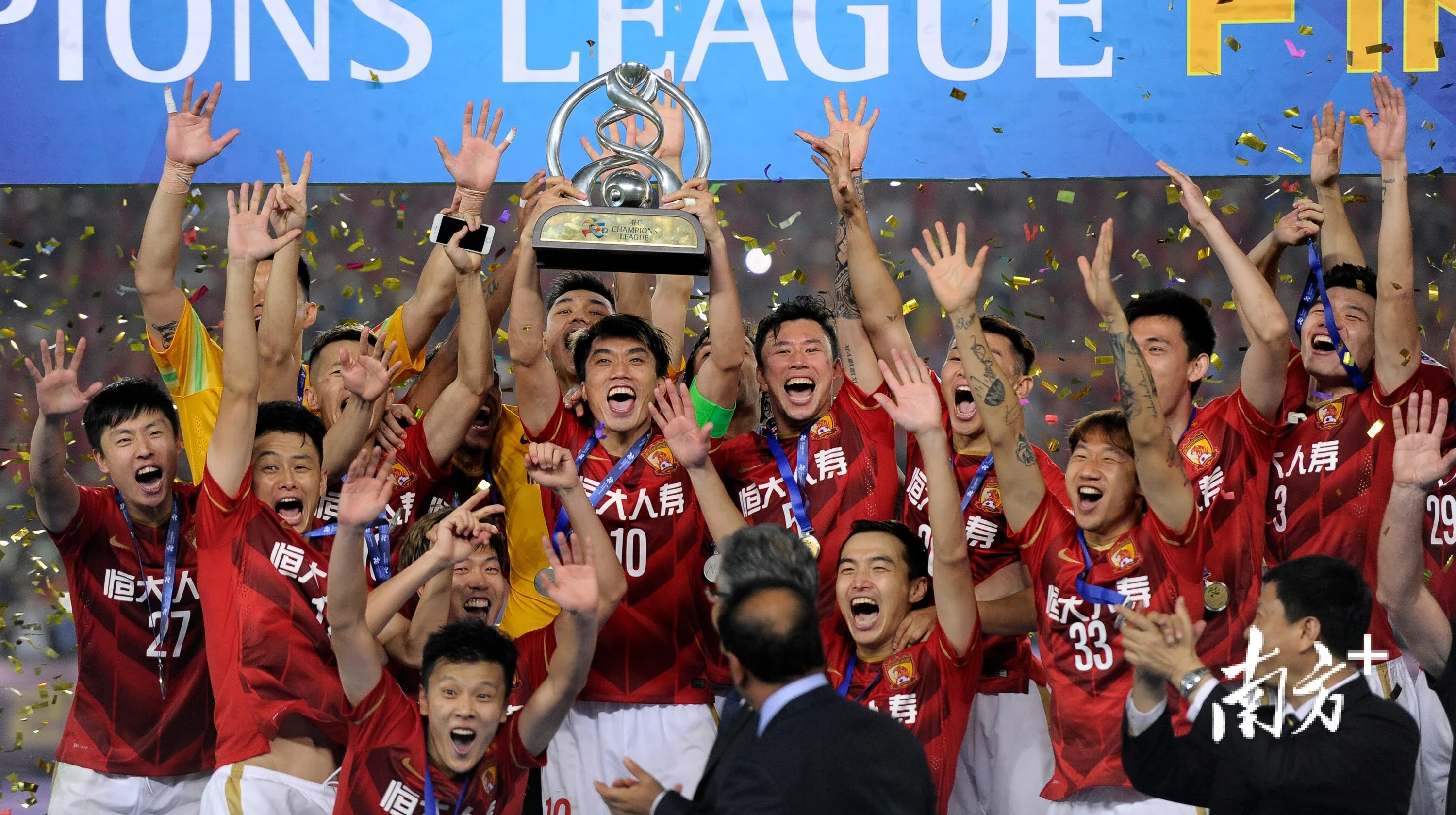 包含广州恒大在比赛中表现出色,引发球迷热议的词条 包含广州恒大在比赛中表现出色,引发球迷热议的词条