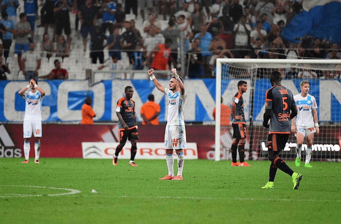 阿贾克斯遭遇挑战,巴黎圣日耳曼主场大胜 阿贾克斯遭遇挑战,巴黎圣日耳曼主场大胜