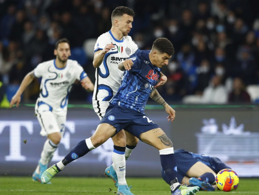 包含那不勒斯惨败，遗憾错失领头羊位置的词条