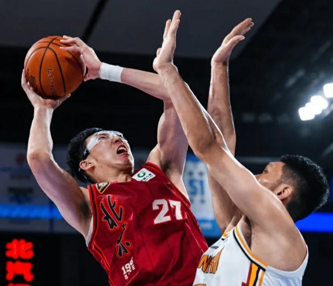 关键时刻挺进决赛,球员表现出色 关键时刻挺进决赛,球员表现出色