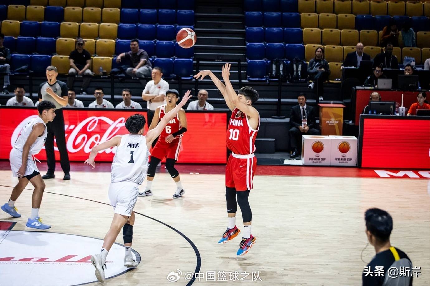 关键时刻挺进决赛,球员表现出色 关键时刻挺进决赛,球员表现出色