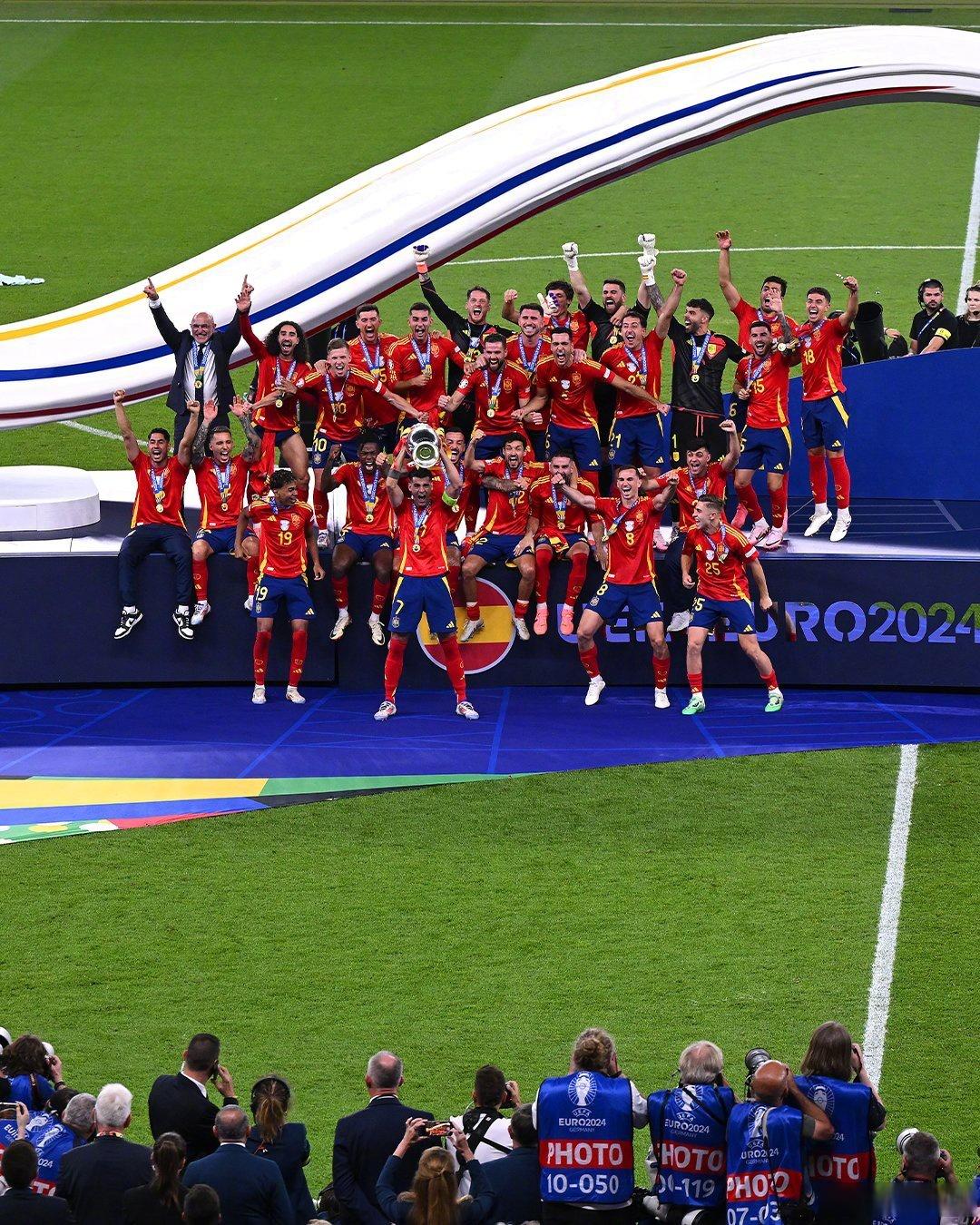 西班牙战胜瑞典,取得欧洲之巅,令人震惊! 西班牙战胜瑞典,取得欧洲之巅,令人震惊!