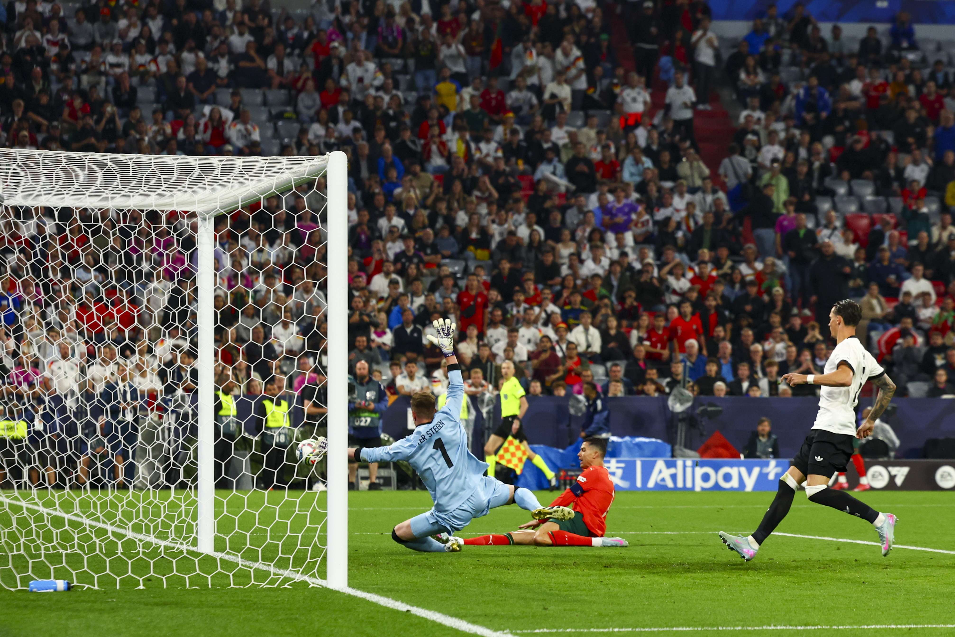 欧国联比赛：荷兰战胜克罗地亚晋级