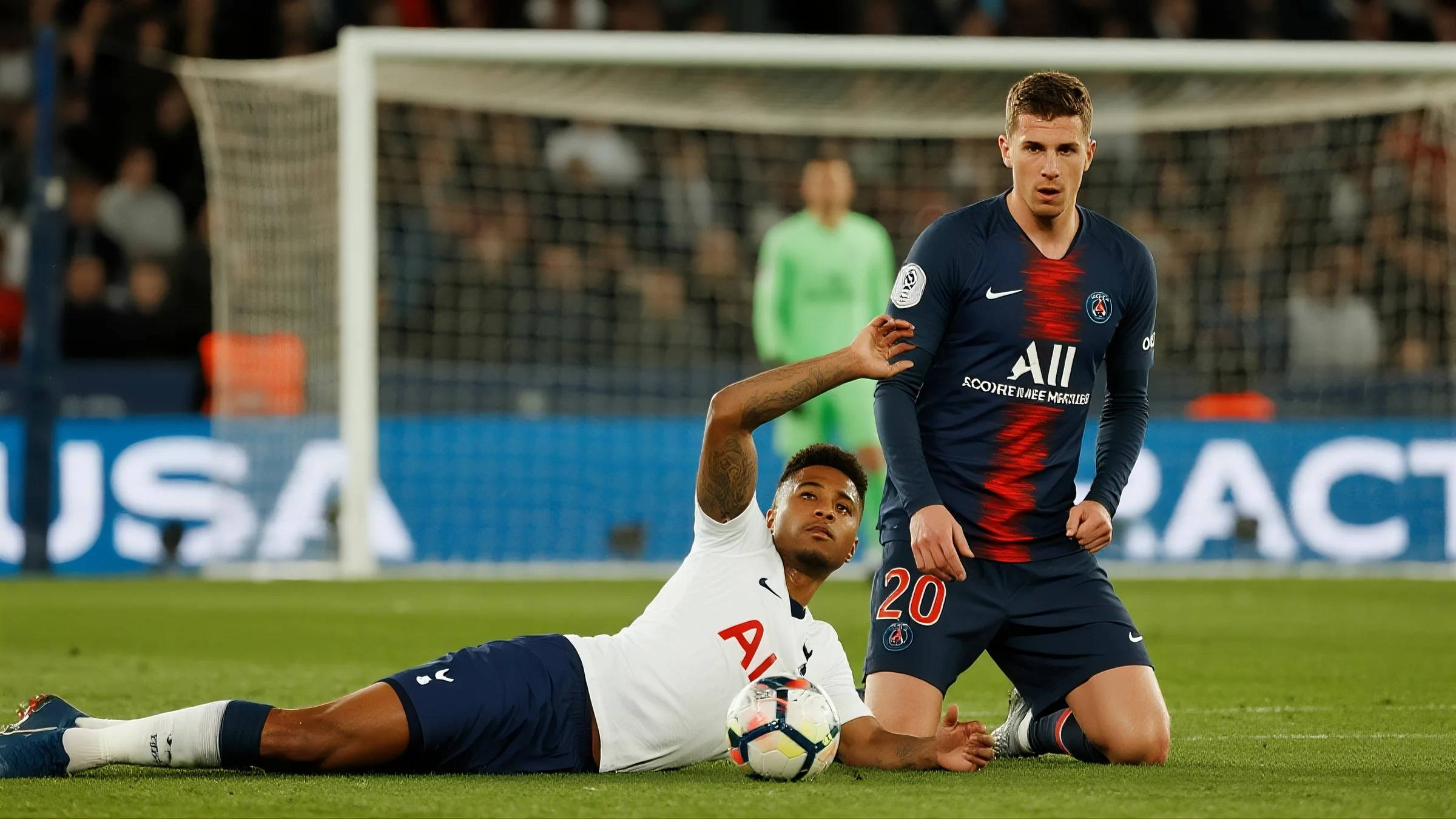 足球比赛决胜时刻:豪门对决胜负难料 足球比赛决胜时刻:豪门对决胜负难料