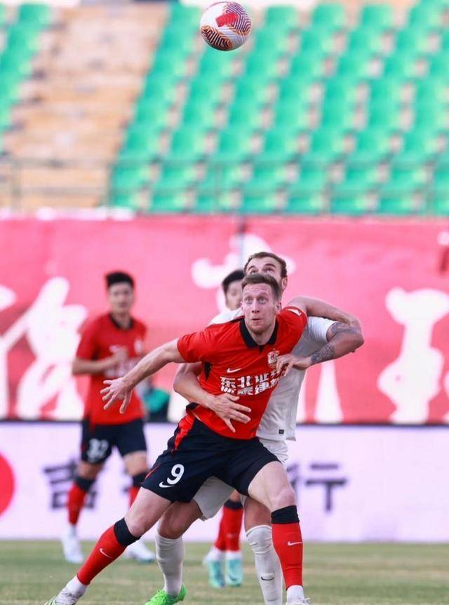 aoa体育新闻-长春亚泰客场挑战武汉卓尔，势均力敌谁能获胜