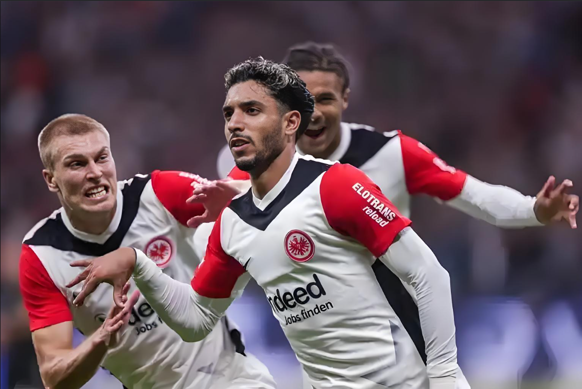 法兰克福主教练调整阵容,寻找新的比赛战术 法兰克福主教练调整阵容,寻找新的比赛战术