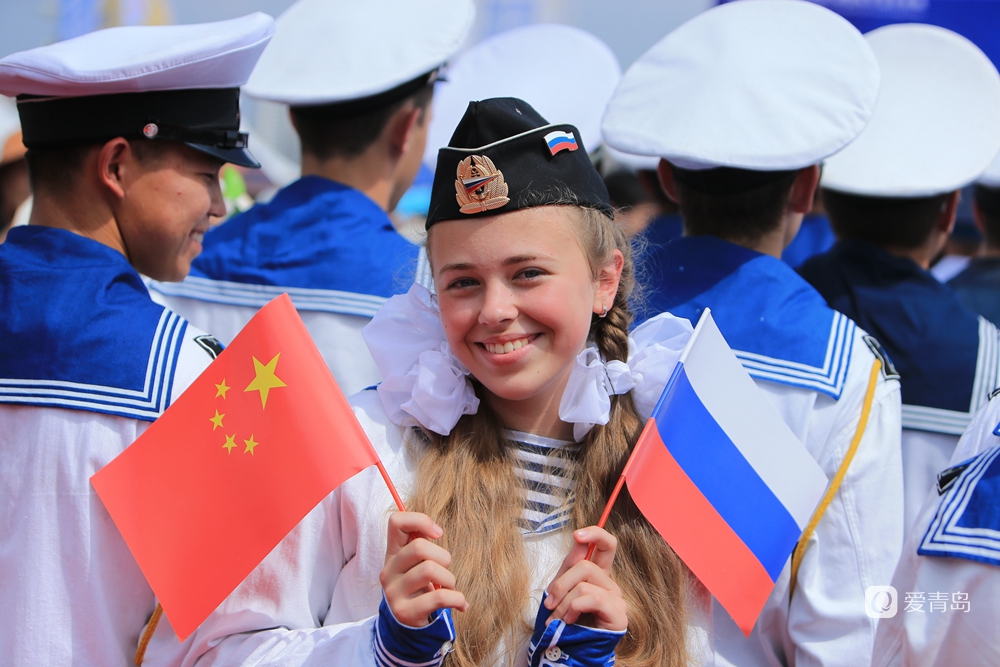 拉锯大战，帆船队员驳风破浪的简单介绍