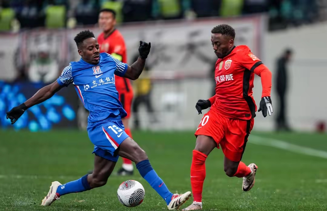 包含幸亏有超级外援，上港客场迎战富德的词条